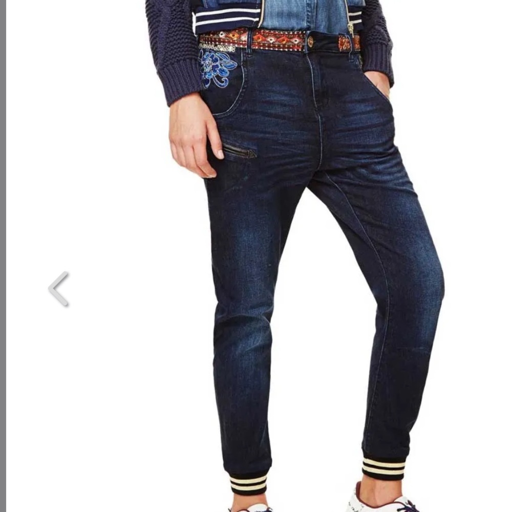 DESIGUAL Exotic embroidered boyfriend denim jeans women’s size 26 floral